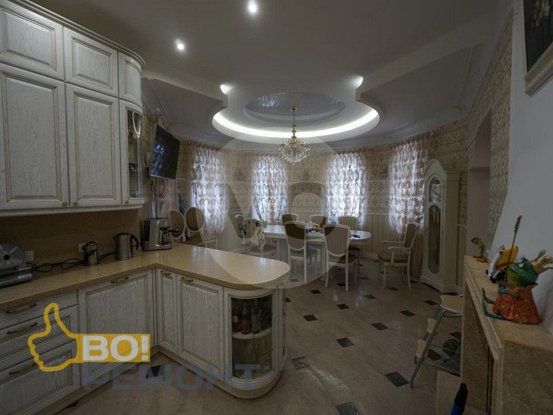 Кухонный гарнитур из массива дерева-102